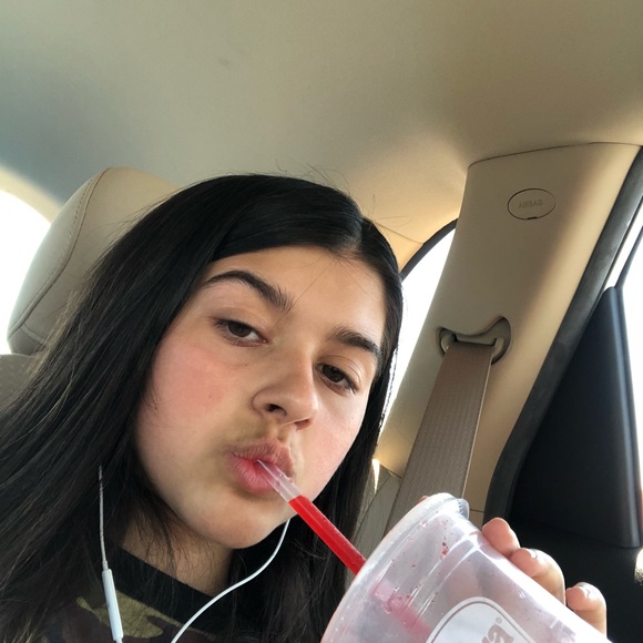 Meet your Posher, Rachel - Picture 1 of 1